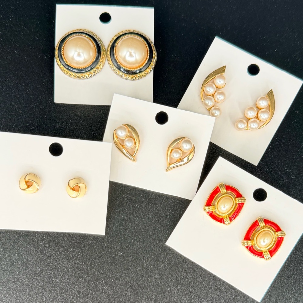 Elegant Gold and Pearl Women Earrings Set